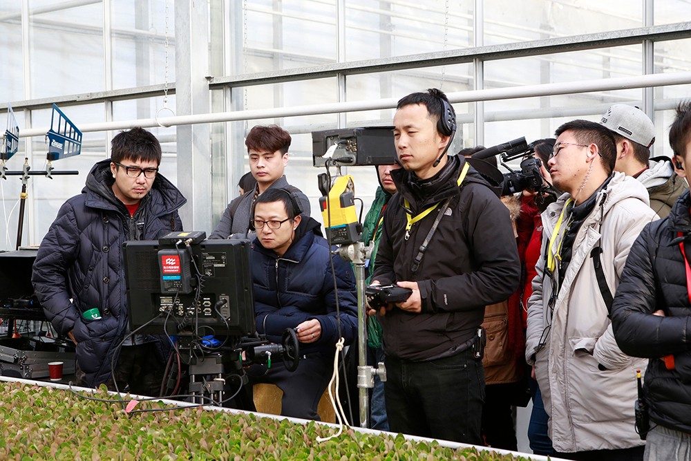 1459324416836312.jpg 攝影指導曾劍與美術(shù)指導郝藝.jpg