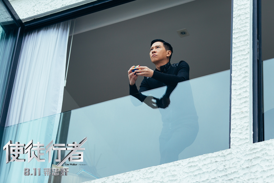 1471403019642393.jpg 《使徒行者》張家輝玩魔方.jpg